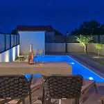Zala With Private Pool דירה