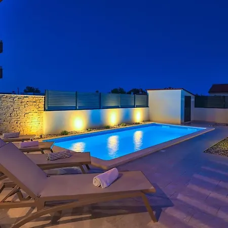 Zala With Private Pool * Ližnjan
