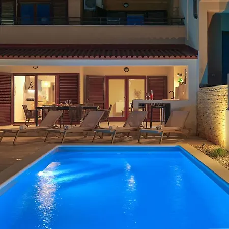 Zala With Private Pool Liznjan