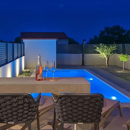 Zala With Private Pool Apartment