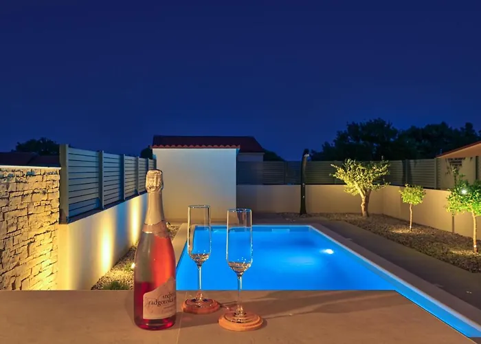 Lägenhet Zala With Private Pool Ližnjan