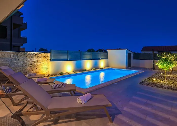 Zala With Private Pool * Ližnjan