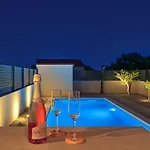 Apartment Zala With Private Pool Liznjan