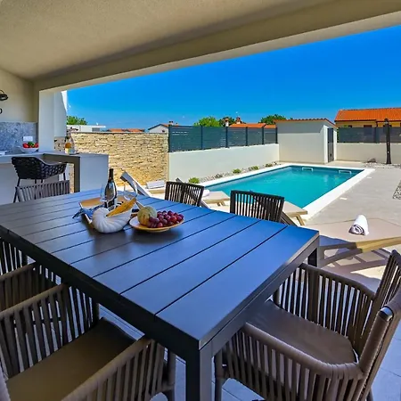 公寓 Zala With Private Pool *